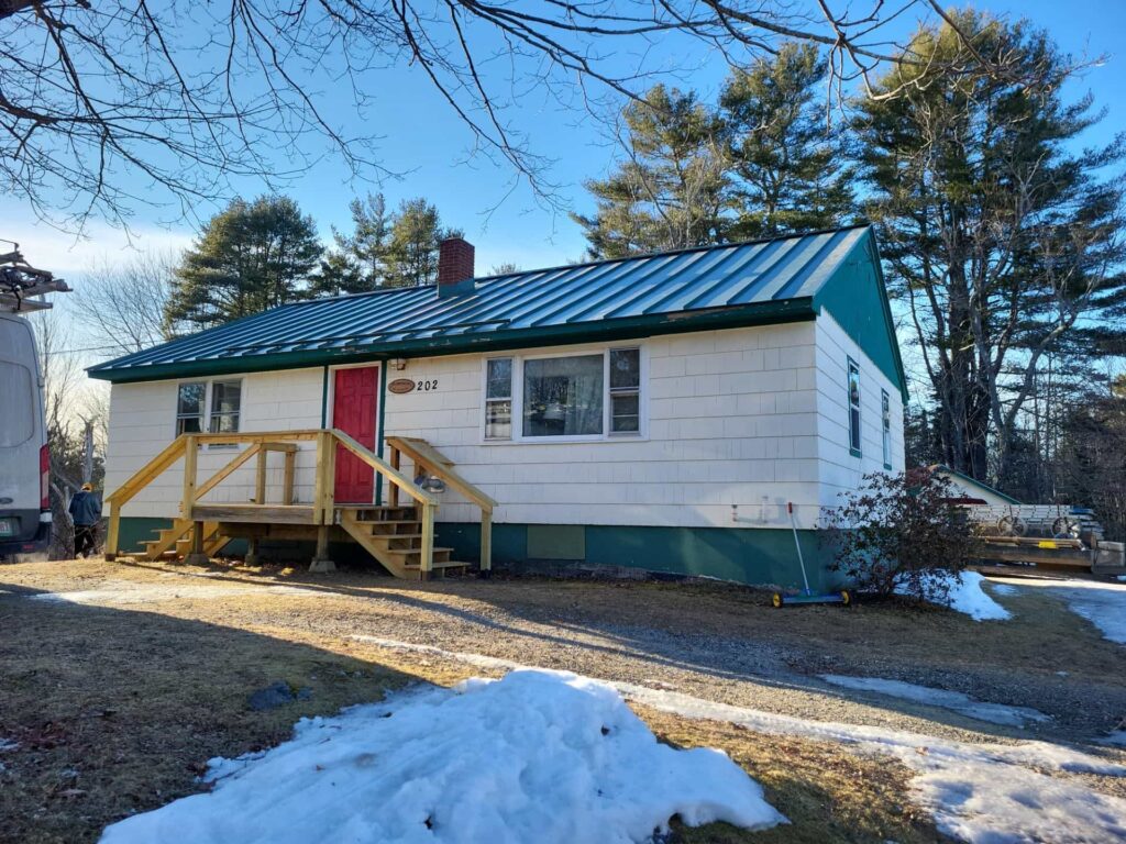 What are some myths about roofs and winter