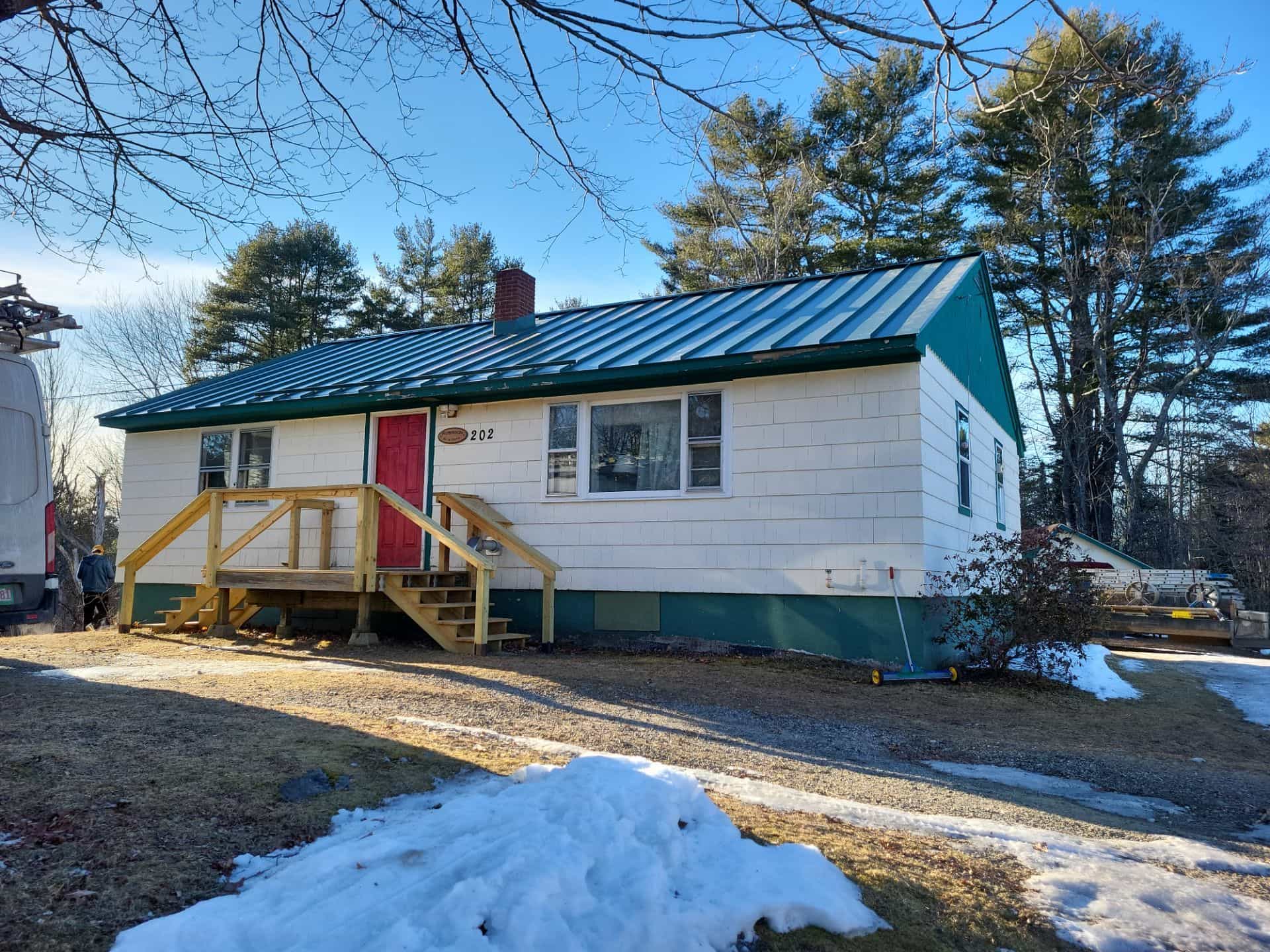 What are some myths about roofs and winter