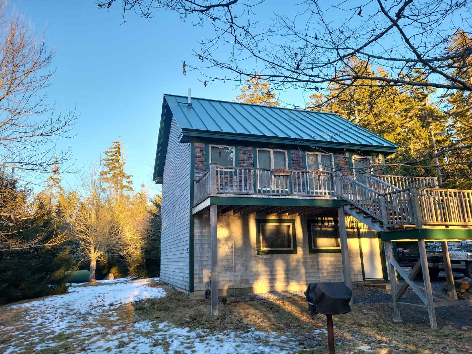 Who is Damariscotta’s top choice for experienced roofing contractors